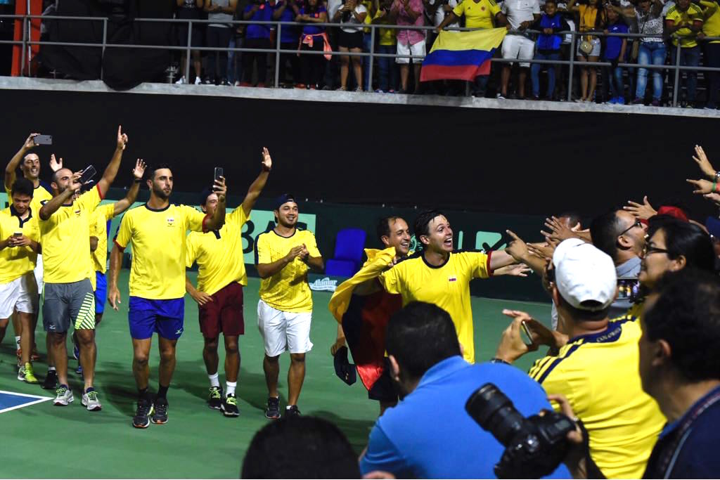Celebración colombiana tras la conclusión del partido definitivo.
