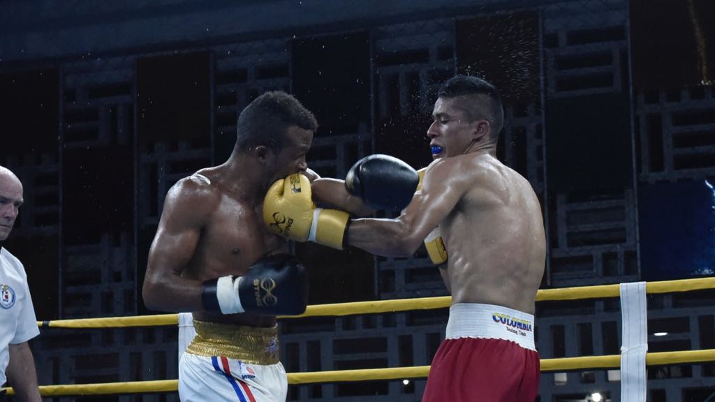 El cubano Lazaro Álvarez demostró toda su categoría ante Duvan Zuleta.