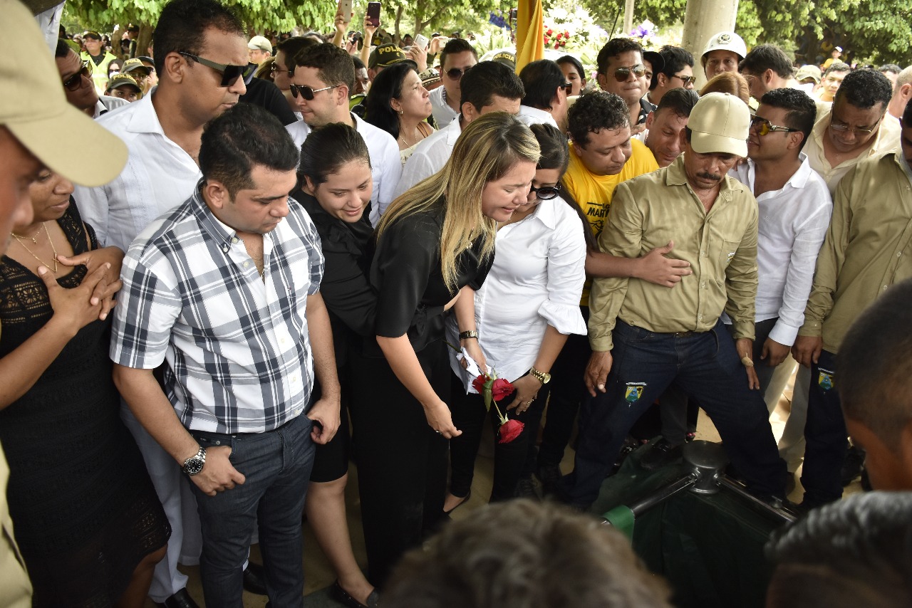 Su familia estuvo a su lado acompañándolo en el funeral.