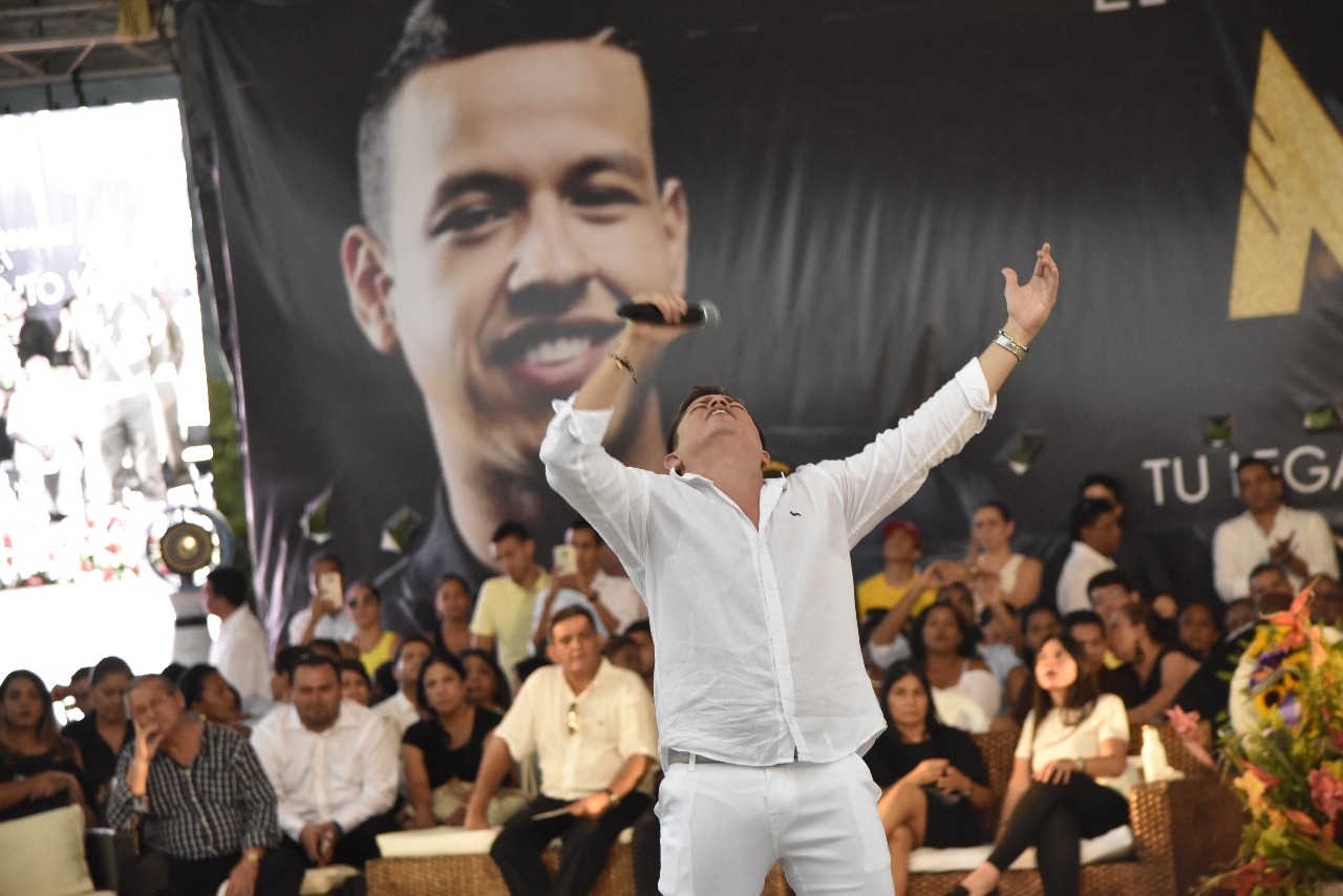 Hubo momentos para el canto y el dolor.