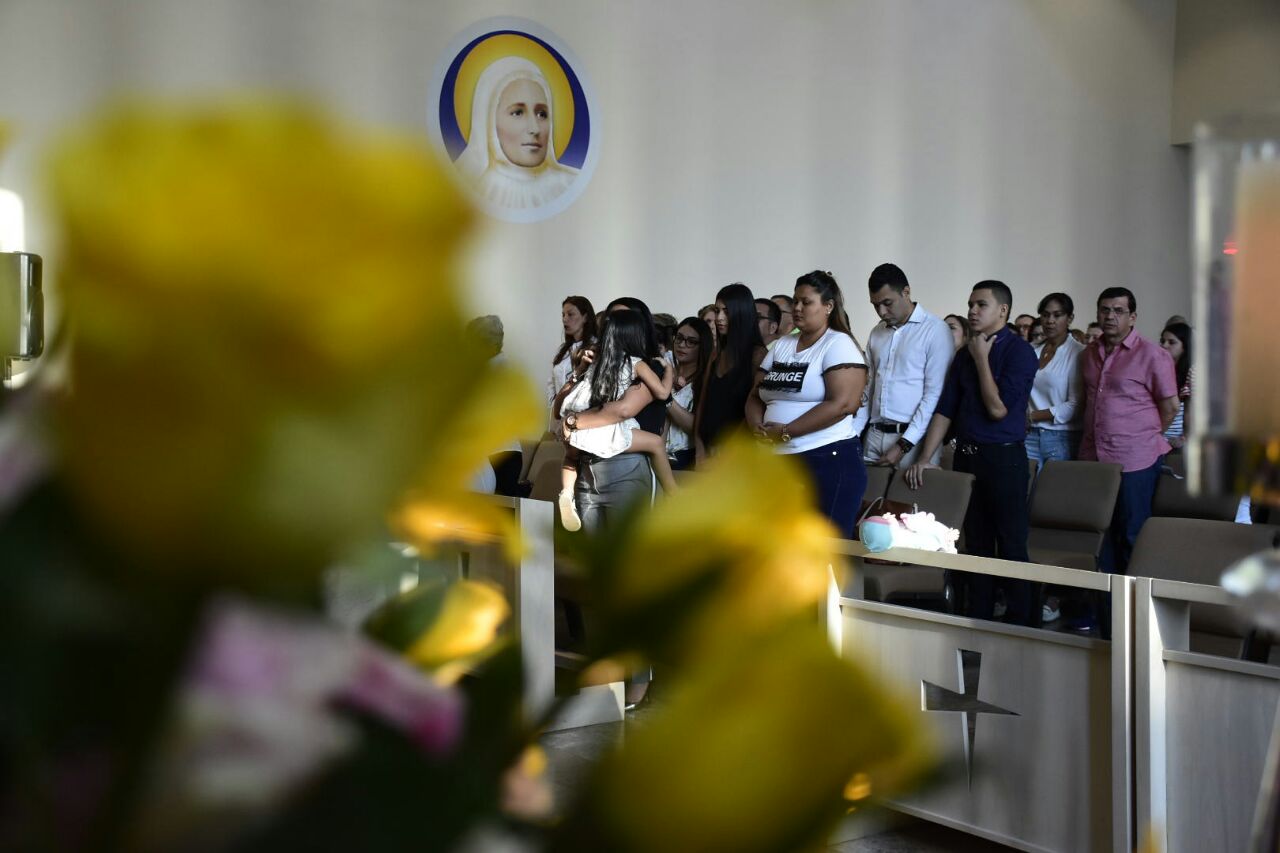 Asistentes a la misa de Martín Elías.