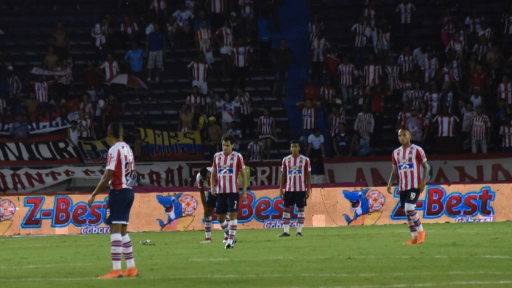 Tristeza juniorista por el empate con sabor a derrota.