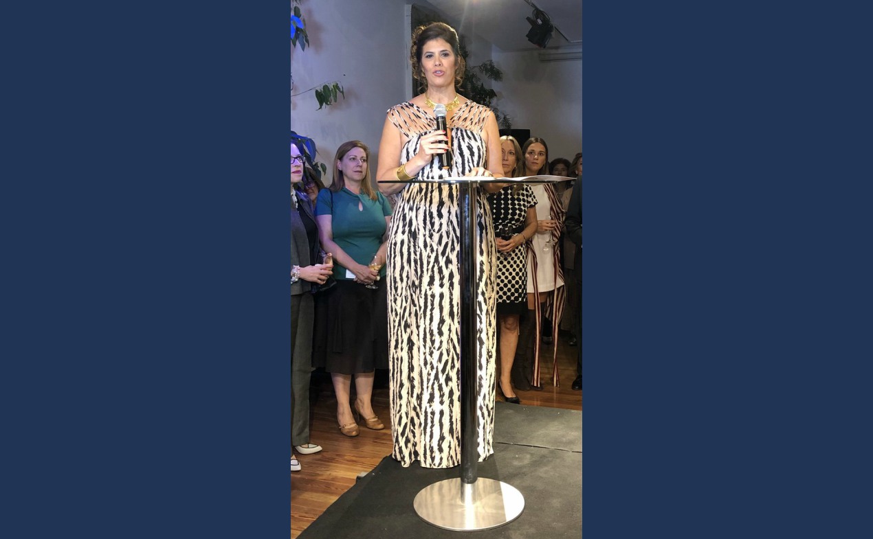 La embajadora colombiana en Uruguay, Natalia Abello, abrió el evento  "Colombia, arte y tradición".