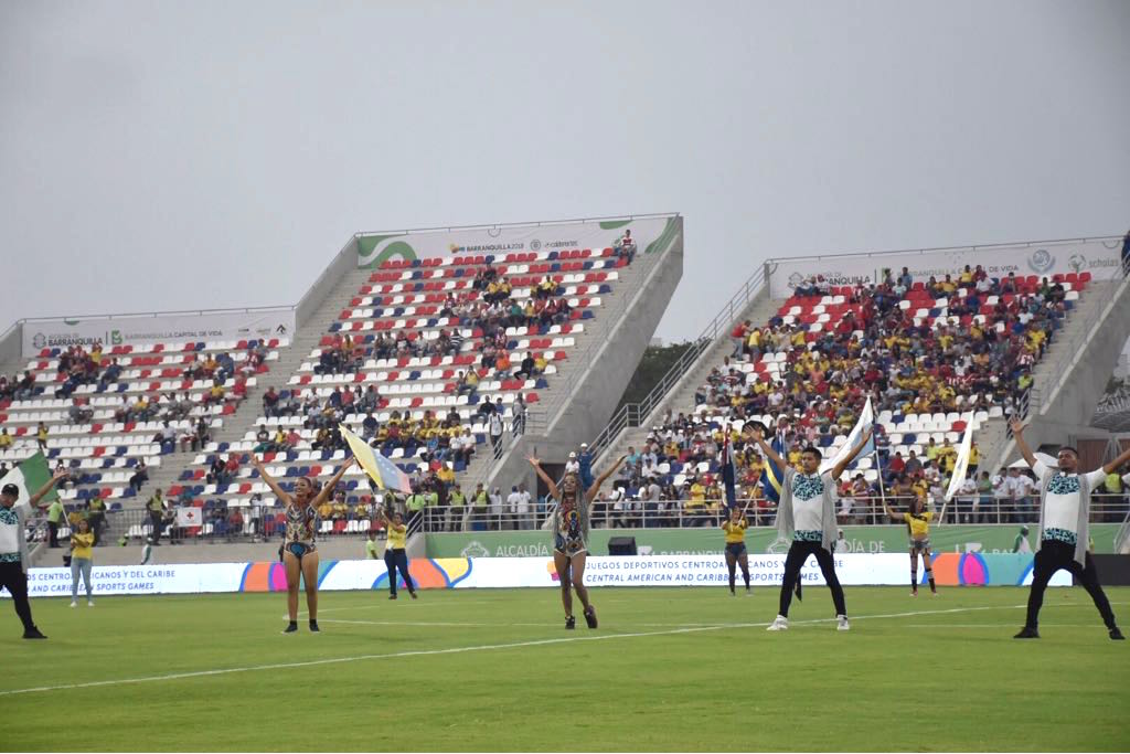 Hermoso panorama del acto de inauguración.