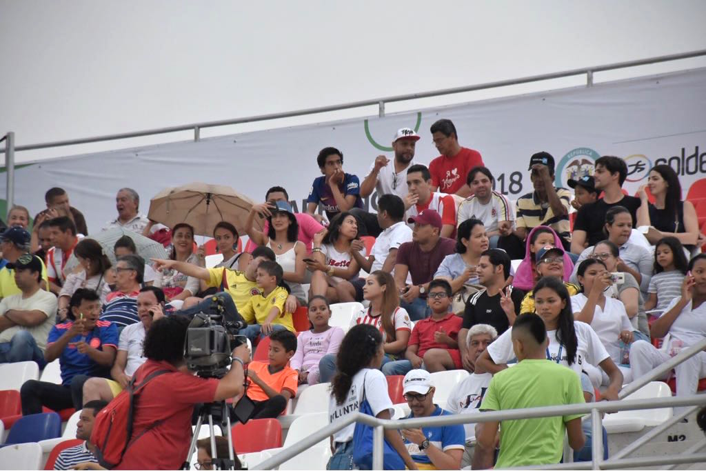 Público asistente en el nuevo Romelio Martínez.