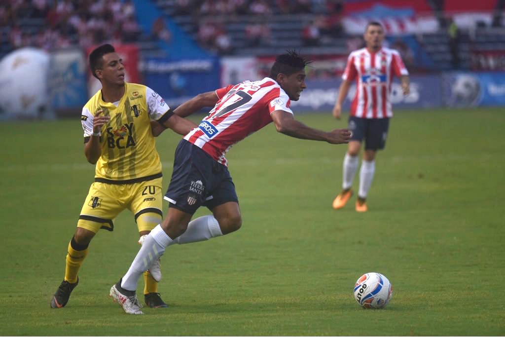 Luis Carlos Ruiz superando la marca de Alex Castro.