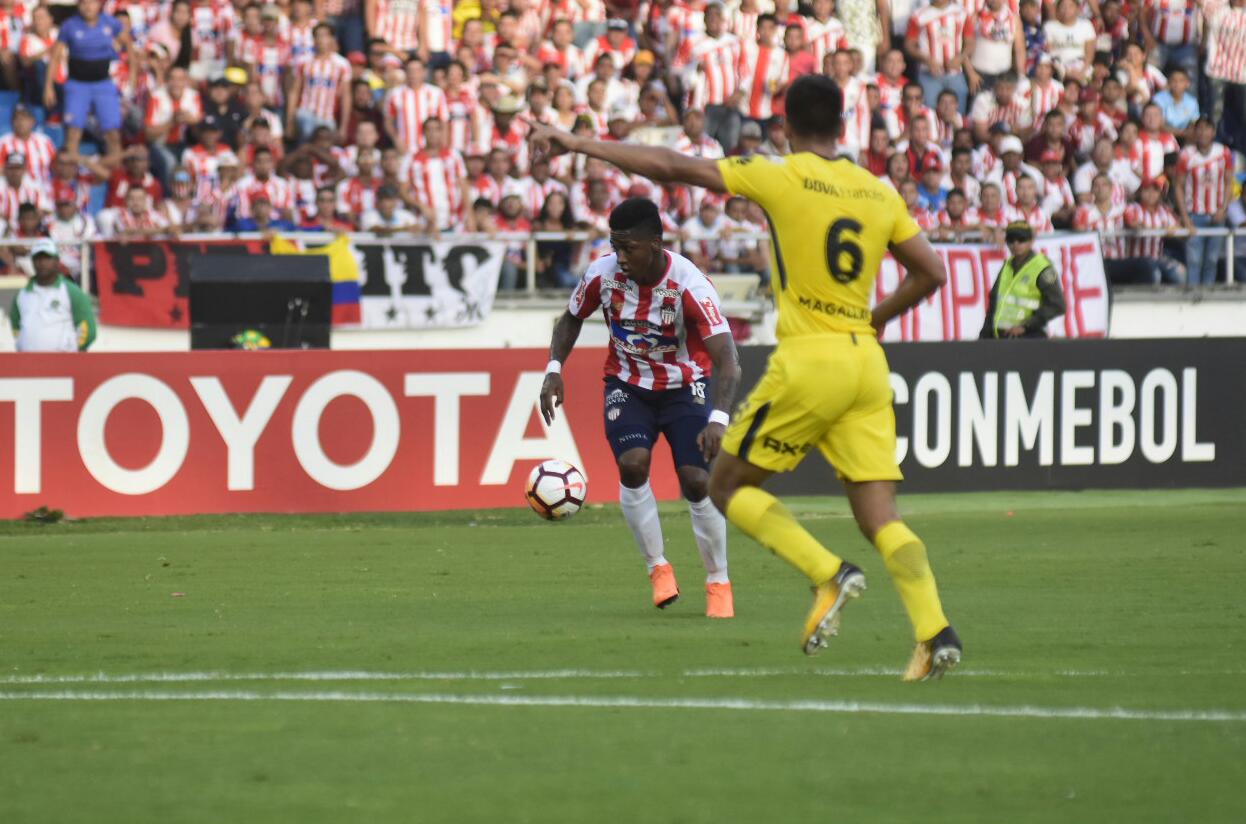 Yony González fue una pesadilla para el lateral Frank Fabra. 