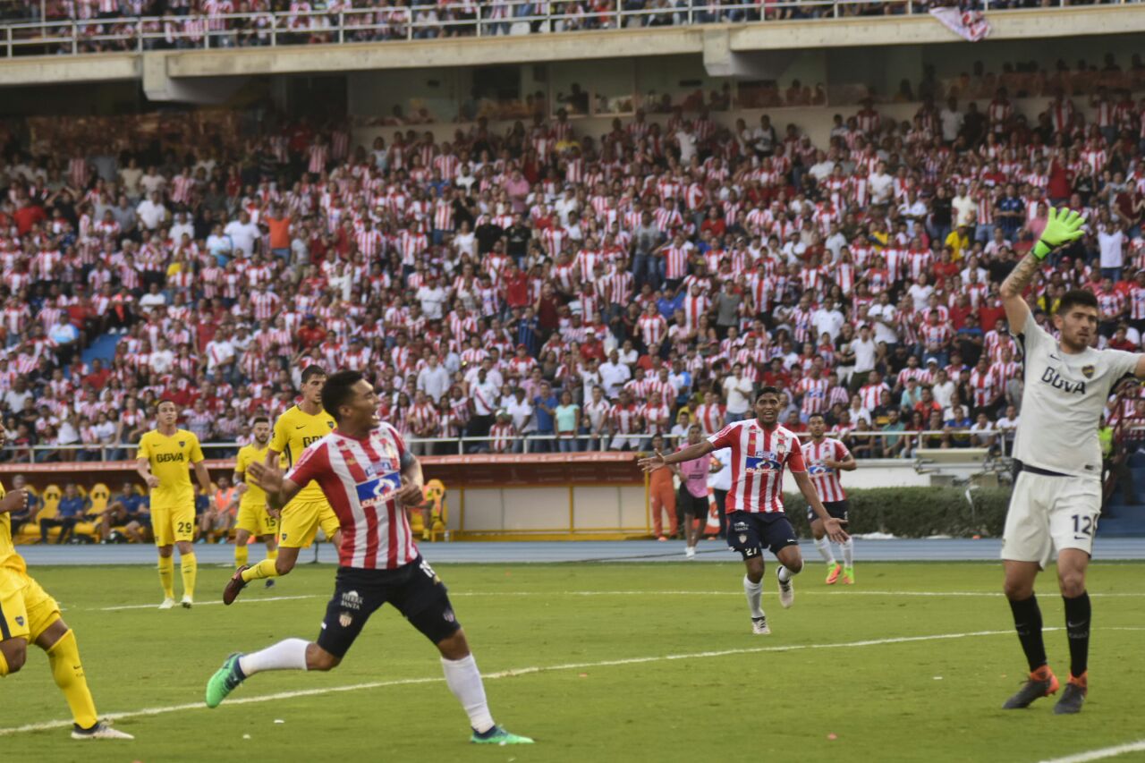 Teófilo Gutiérrez fallando una clara opción de gol.