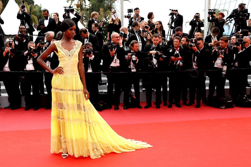 La modelo británica Leomie Anderson asiste al estreno "Yomeddine".