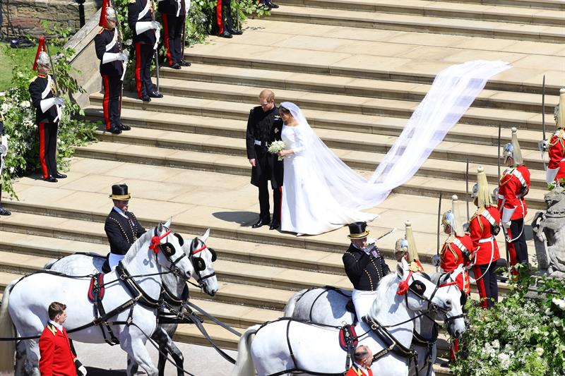 Una guardia de honor acompañó a los novios.