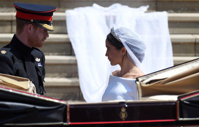 Llegada de los novios a la iglesia para su boda.
