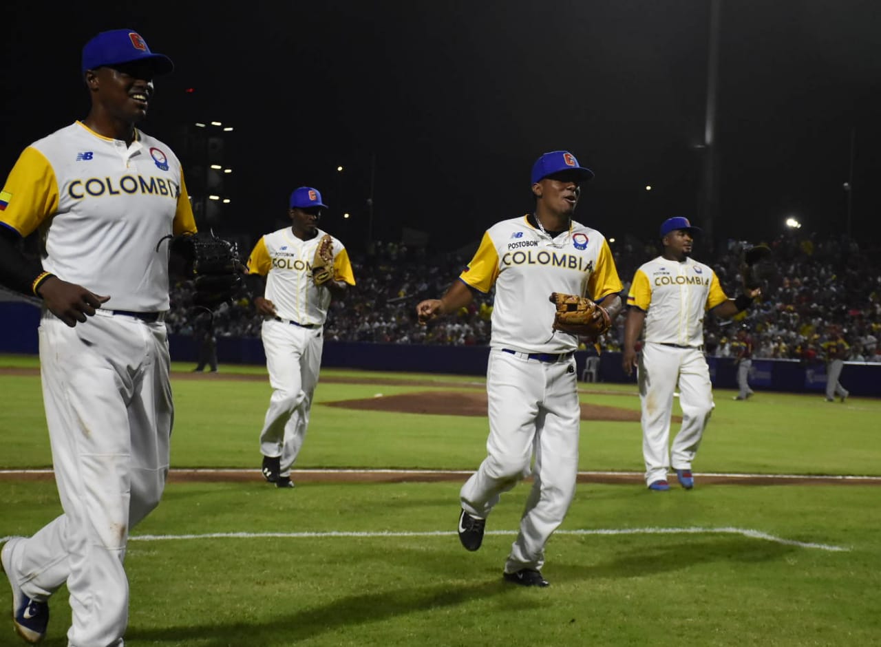 Colombia celebrando anotación ante Venezuela. 