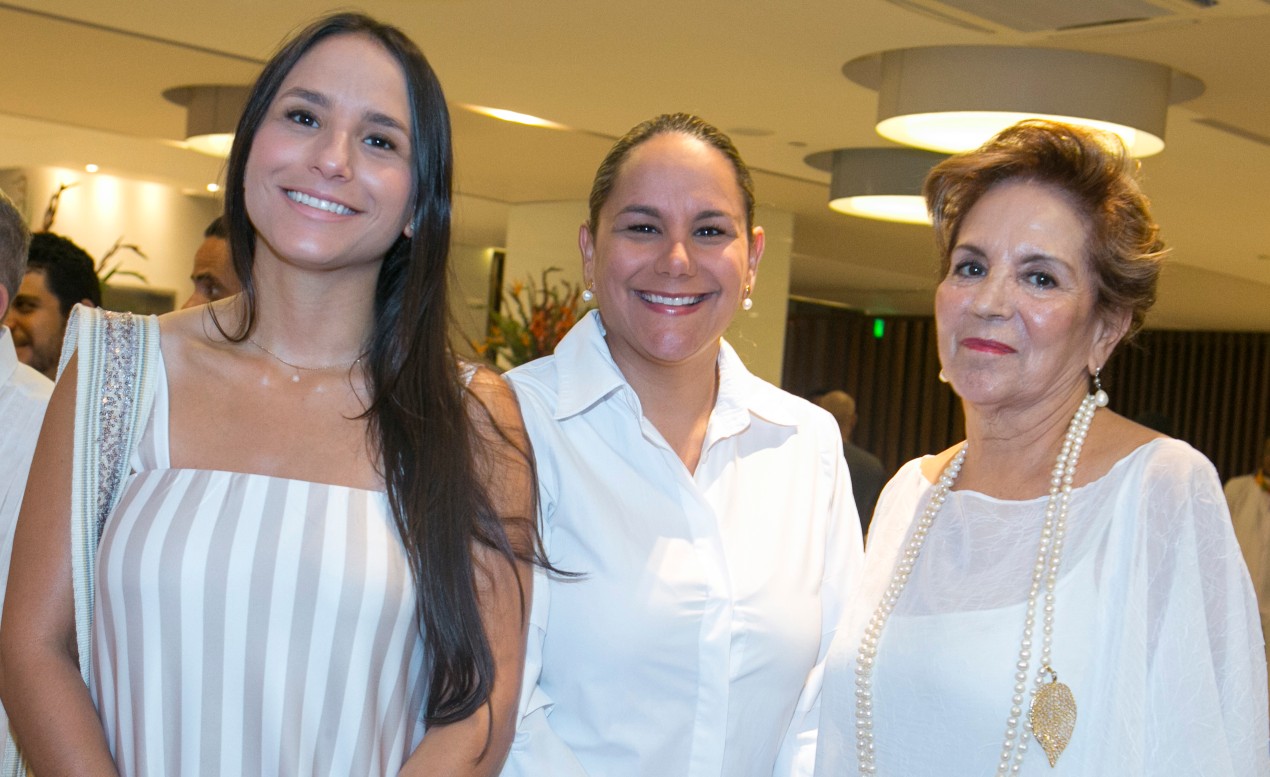 Angélica Salas, María Camila Salas y Giomar de Salas.