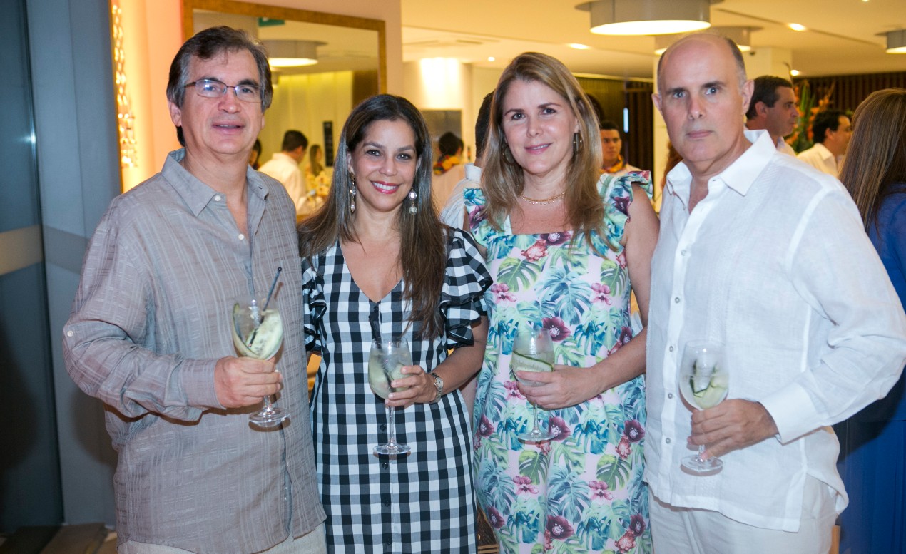 Mauricio Bermúdez, Zoila Pérez de Bermúdez, Mónica Ibelings de Cavelier y Carlos Cavelier.