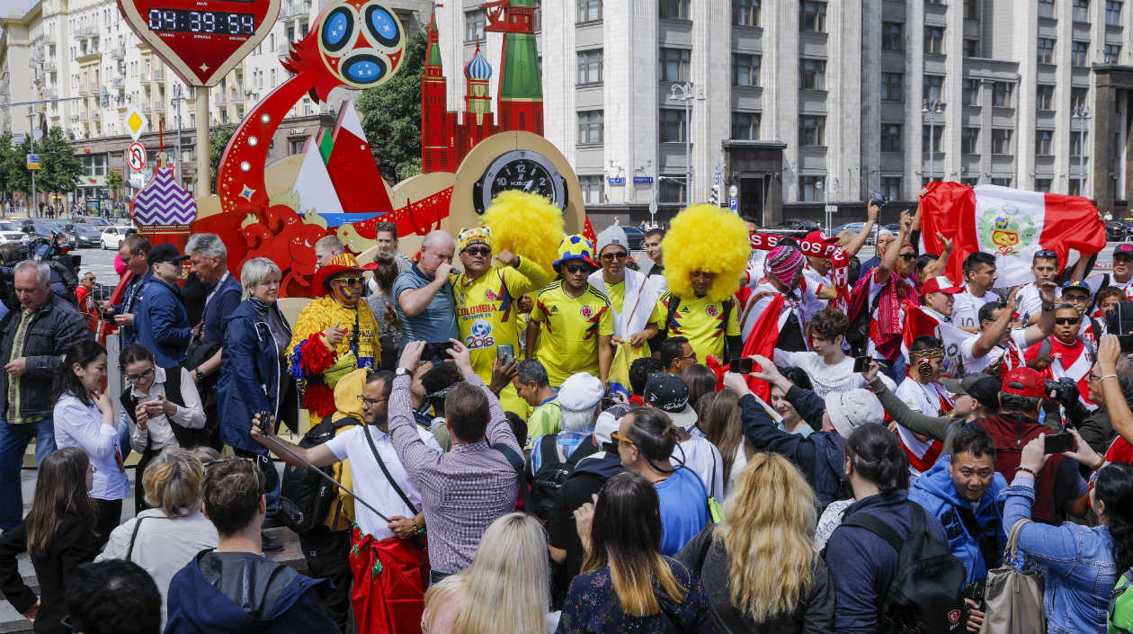Cientos de hinchas ya están en las calles de Moscú.