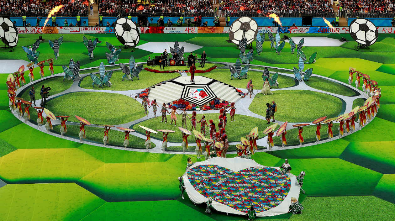 La ceremonia fue colorida y animada por la música. 