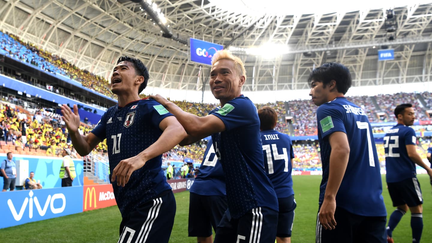 Los japoneses festejan su gol ante Colombia.