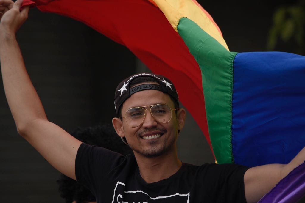 Sonrisas acompañaron el desfile multicolor.