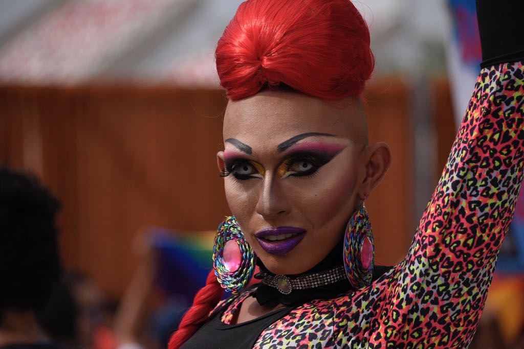 Rostros de la marcha por el orgullo en Barranquilla.
