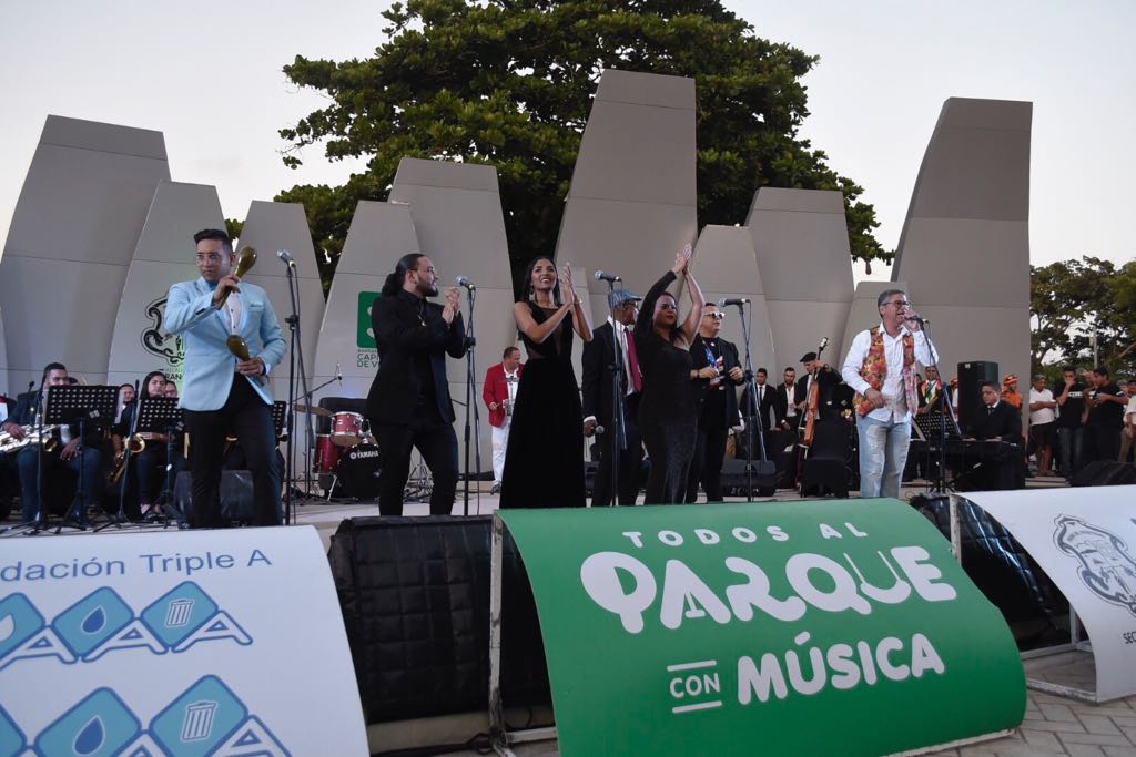La tarima del evento por la que pasaron los invitados musicales.