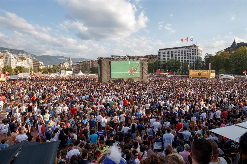 En París, unos 2.100 kilómetros de San Petersburgo, palco de las semifinales franco-belgas, el ambiente futbolístico hervía como no lo hacía desde hace tiempo.