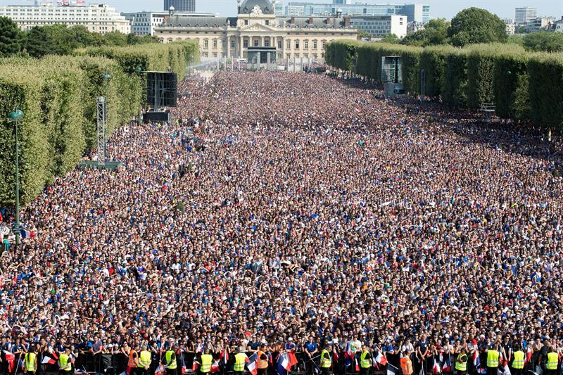 Las celebraciones no terminan en toda Francia.