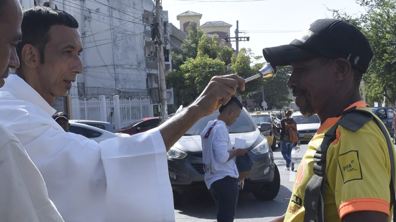 Los peregrinos también llegaron solicitar bendición.