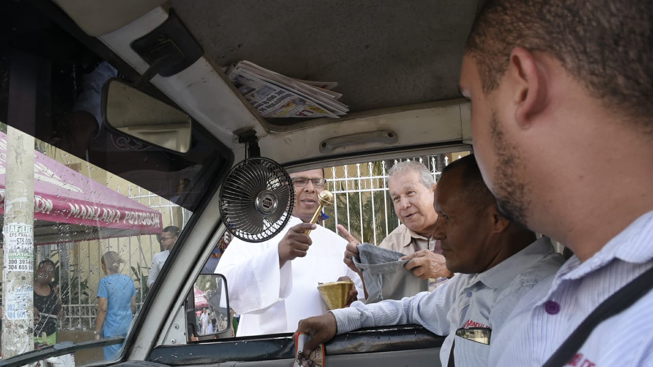 Los conductores también fueron bendecidos.