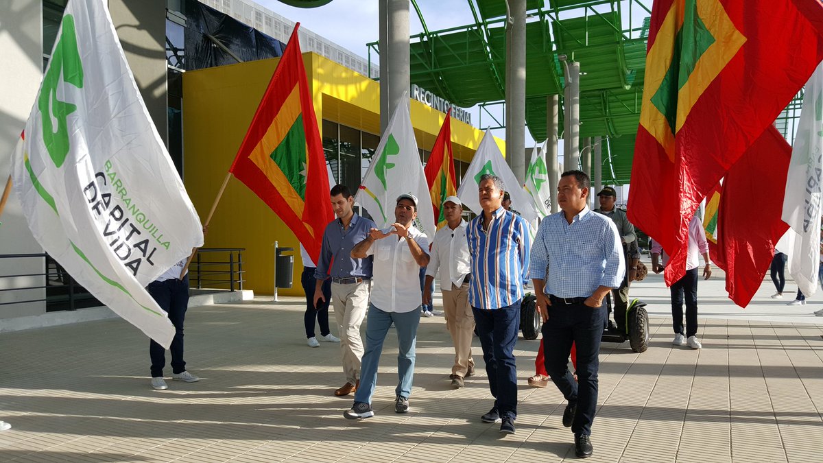 Autoridades inaugurando el Malecón del Río el 18 de julio de 2017