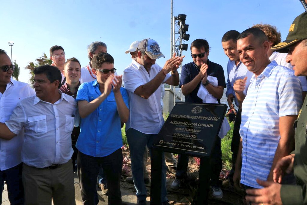 Una placa conmemorativa fue revelada durante la puesta en marcha de la obra.