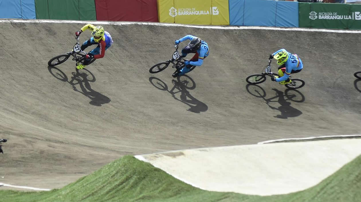 Carrera femenina del BMX. 