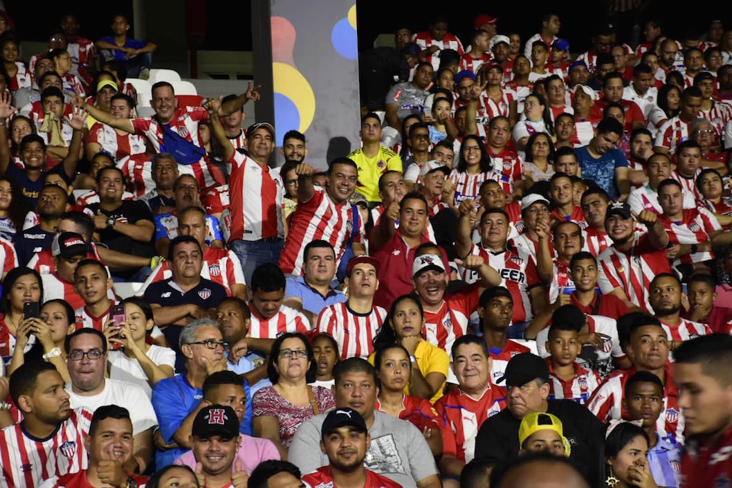 El público emocionado en la ribuna.