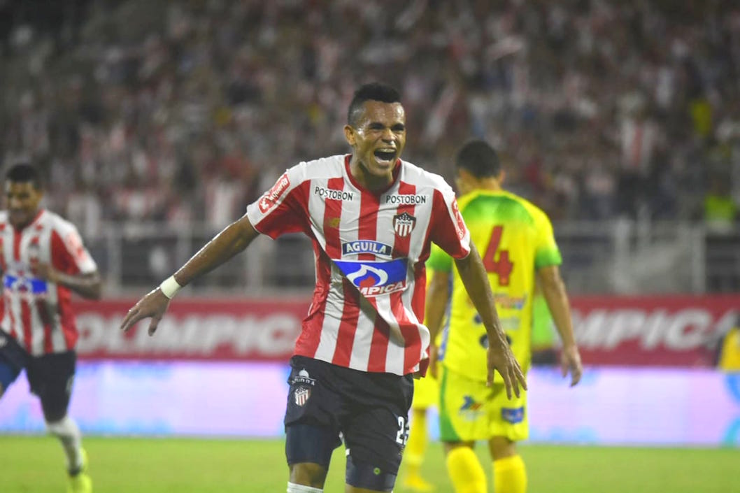 Luis Díaz celebrando el primer gol.