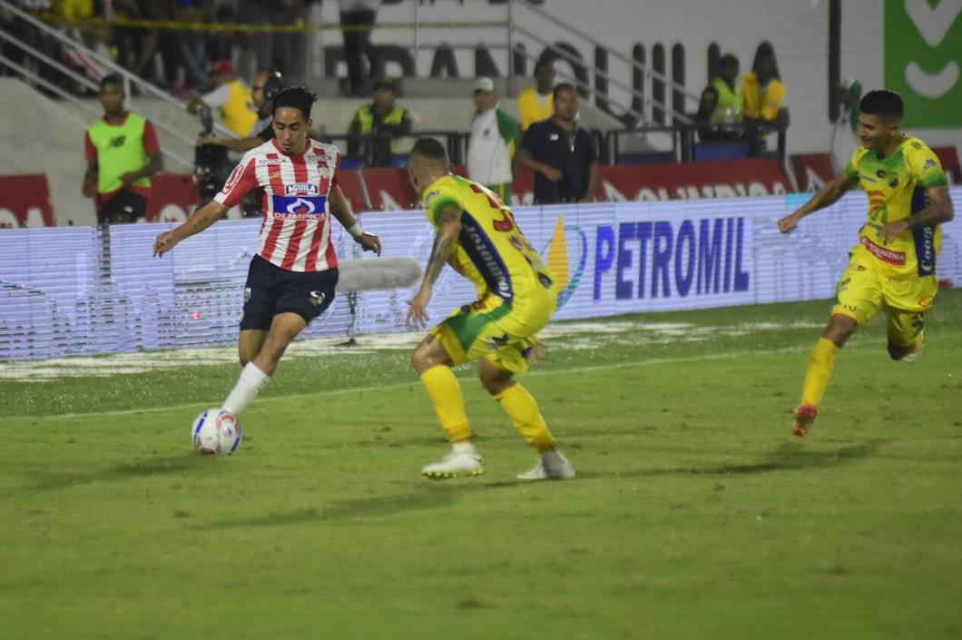 El argentino Fabián Sambueza debutó con la nómina juniorista.