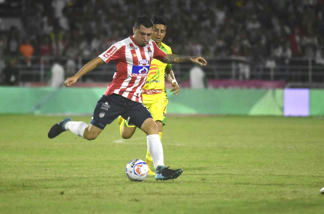 Leonardo Pico iniciando una acción ofensiva.