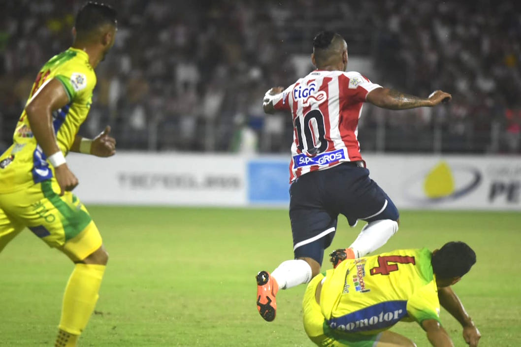 Jarlan Barrera superando la marca de Kevin Agudelo.