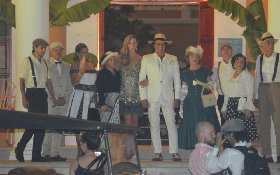 Carlos Vives en compañía de su familia.