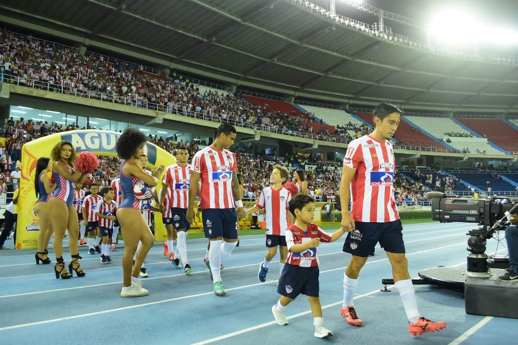 Salida del Junior a la cancha.