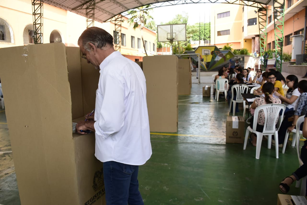 Gobernador Eduardo Verano. 