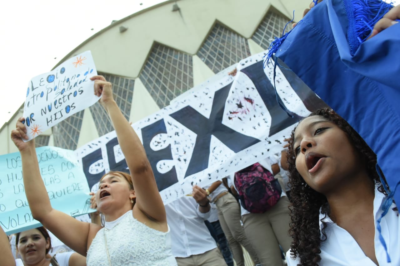 Jóvenes, estudiantes y padres no están de acuerdo que desaparezca el programa Ser Pilo Paga.