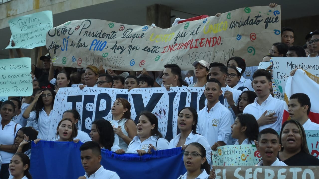 Los jóvenes se mostraron descontentos con la decisión del Gobierno de Duque.