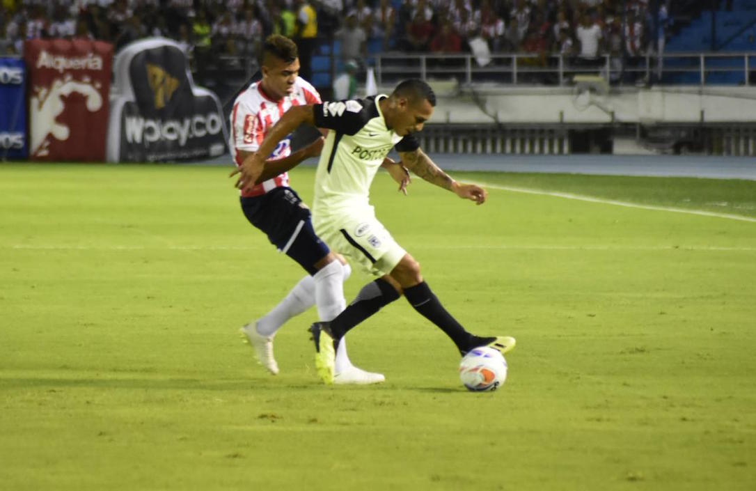 Aldo Leao Ramírez domina el balón para iniciar una ofensiva.