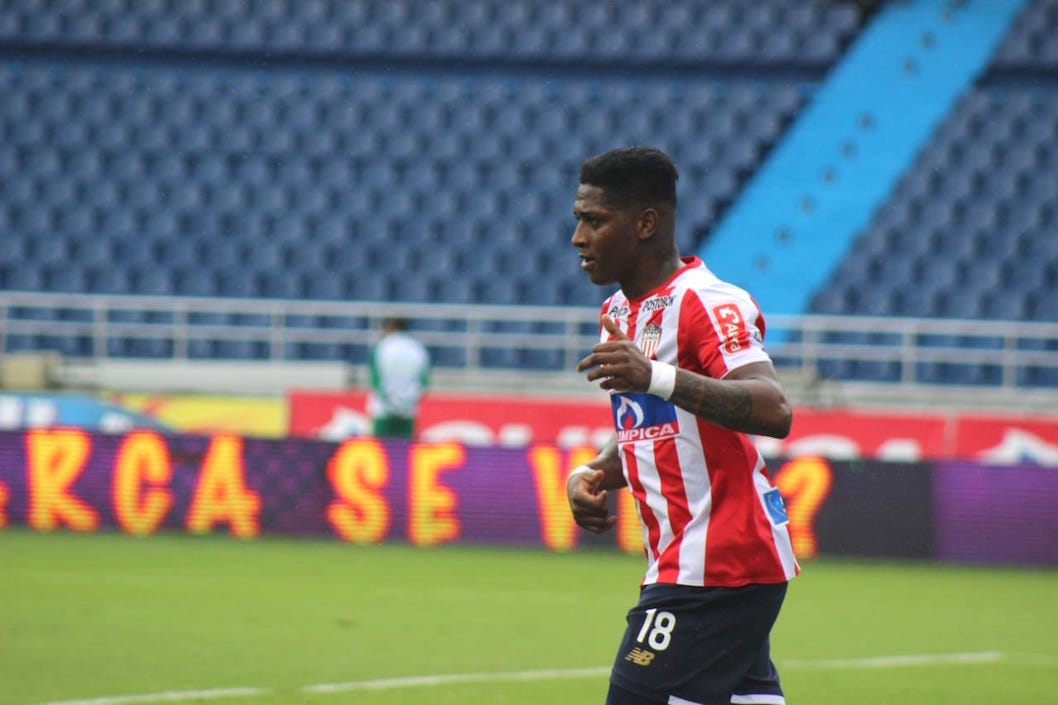Yony González festejando el primer gol.