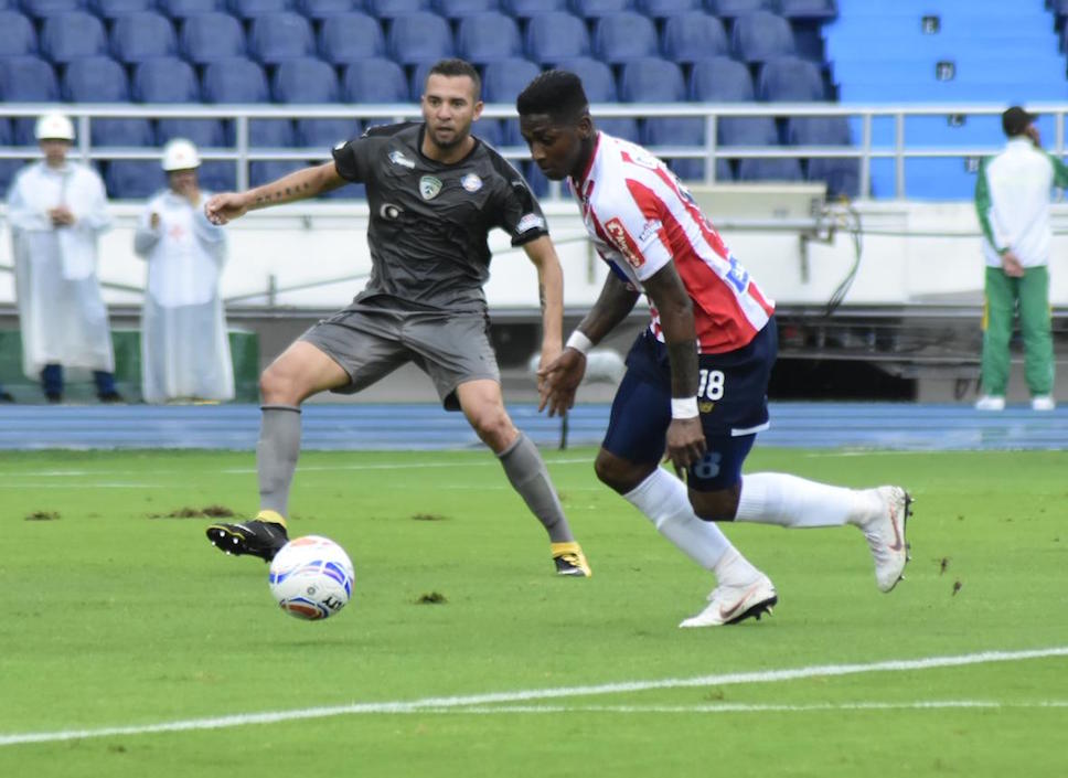 Yony González iniciando una ofensiva de los rojiblancos.