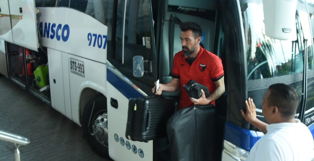 El técnico de Colón de Santa Fe, Eduardo Domínguez.