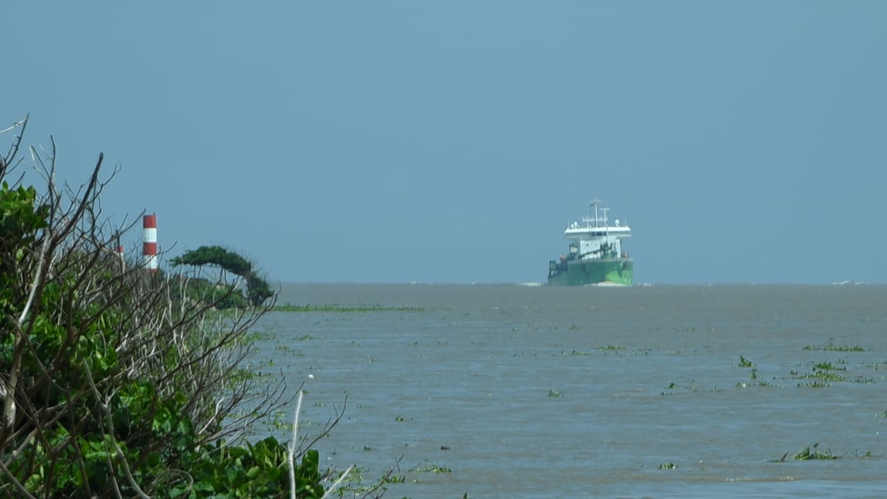 Así se veía la draga Uilenspiegel a su llegada a Barranquilla.