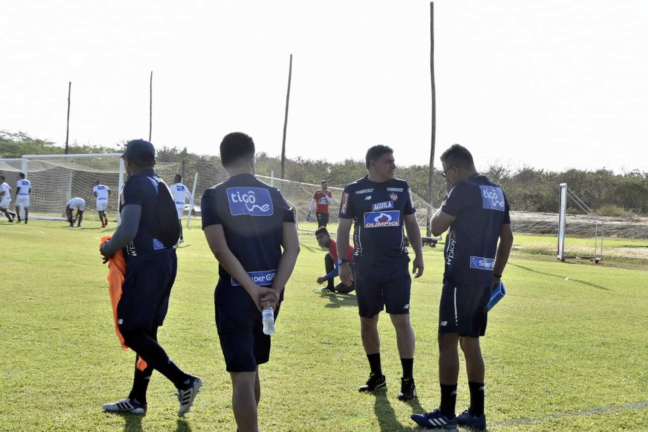 El cuerpo técnico del equipo rojiblanco.