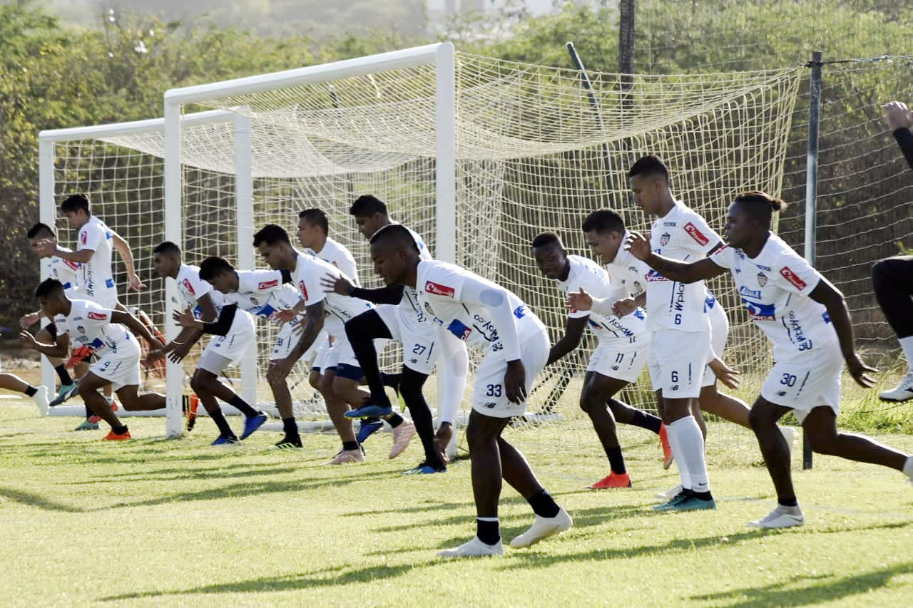 Los jugadores del plantel rojiblanco. 