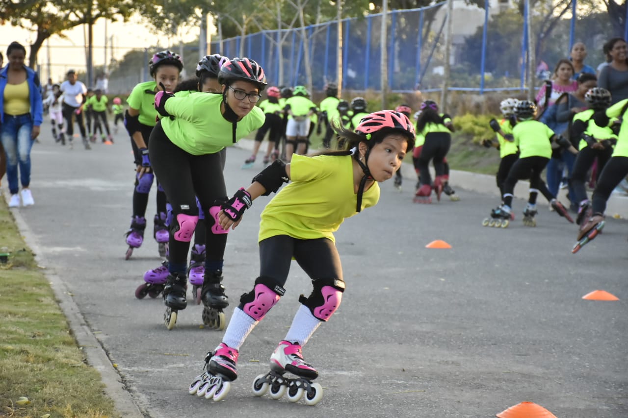 Carrera de patinaje en el marco.