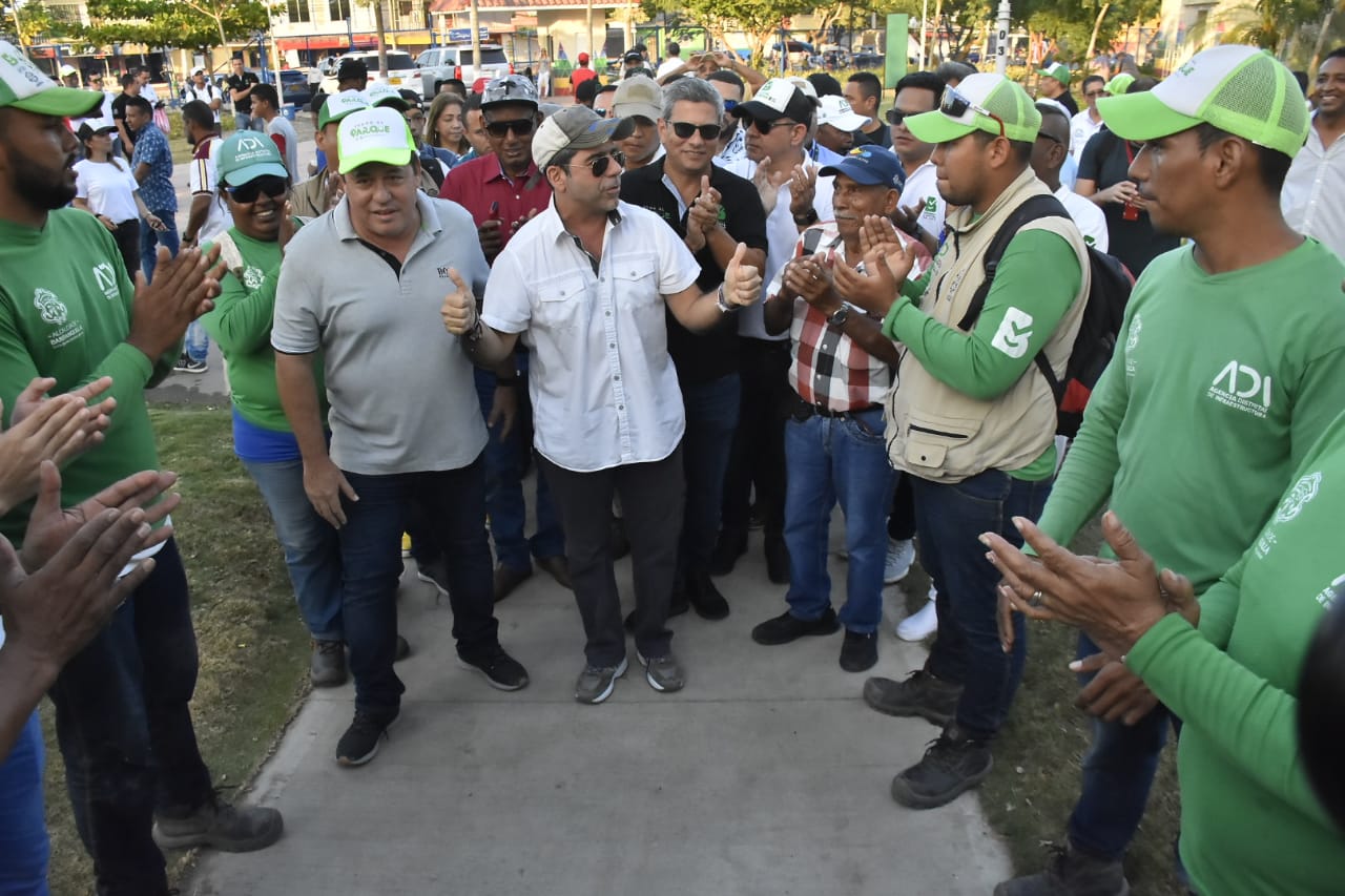 Llegada del Alcalde Char a la evento.